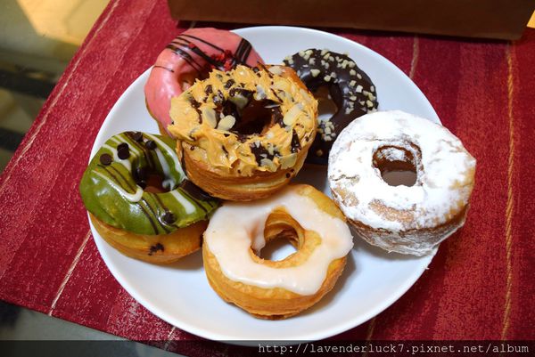 CRONUTT：♥CRONUTT千層口感東區必買甜甜圈!