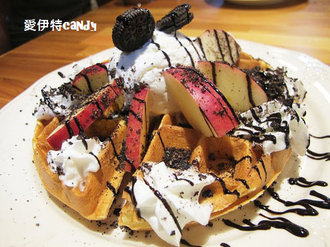 星品咖啡Sparkles Café  & Brunch：『台中東海_星品咖啡SparklesCaféBrunch』迪克蛋液流出來啦！！！雞腿排肉嫩多汁，水果茶酸甜好喝~~