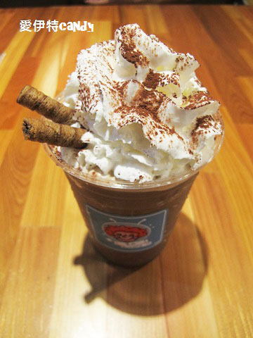 星品咖啡Sparkles Café  & Brunch：『台中東海_星品咖啡SparklesCaféBrunch』迪克蛋液流出來啦！！！雞腿排肉嫩多汁，水果茶酸甜好喝~~