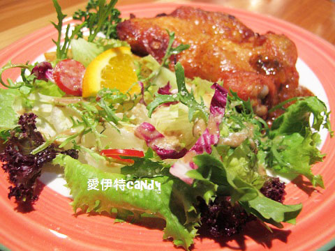 星品咖啡Sparkles Café  & Brunch：『台中東海_星品咖啡SparklesCaféBrunch』迪克蛋液流出來啦！！！雞腿排肉嫩多汁，水果茶酸甜好喝~~