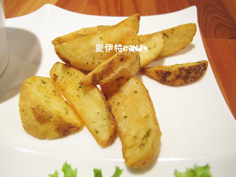 星品咖啡Sparkles Café  & Brunch：『台中東海_星品咖啡SparklesCaféBrunch』迪克蛋液流出來啦！！！雞腿排肉嫩多汁，水果茶酸甜好喝~~