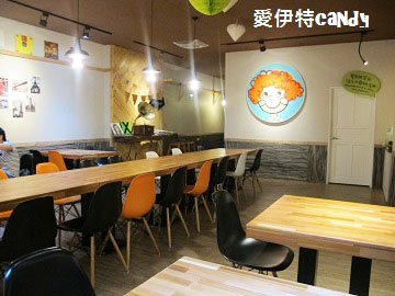 星品咖啡Sparkles Café  & Brunch：『台中東海_星品咖啡SparklesCaféBrunch』迪克蛋液流出來啦！！！雞腿排肉嫩多汁，水果茶酸甜好喝~~