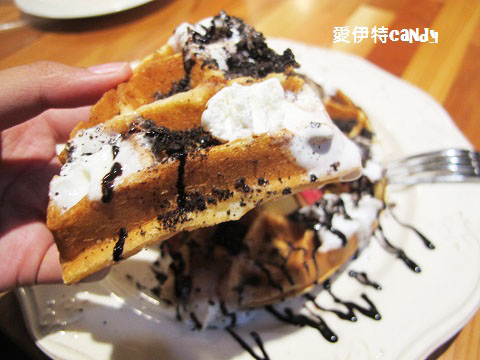 星品咖啡Sparkles Café  & Brunch：『台中東海_星品咖啡SparklesCaféBrunch』迪克蛋液流出來啦！！！雞腿排肉嫩多汁，水果茶酸甜好喝~~