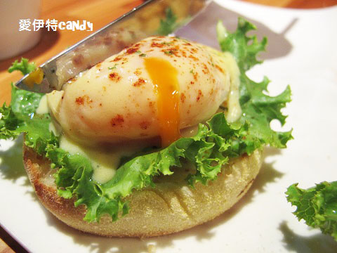 星品咖啡Sparkles Café  & Brunch：『台中東海_星品咖啡SparklesCaféBrunch』迪克蛋液流出來啦！！！雞腿排肉嫩多汁，水果茶酸甜好喝~~