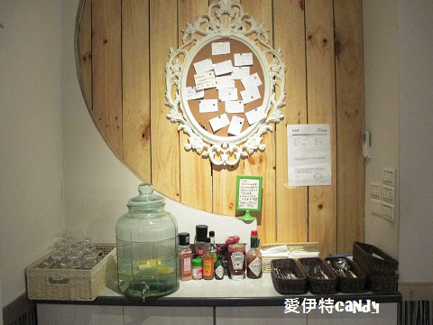 星品咖啡Sparkles Café  & Brunch：『台中東海_星品咖啡SparklesCaféBrunch』迪克蛋液流出來啦！！！雞腿排肉嫩多汁，水果茶酸甜好喝~~