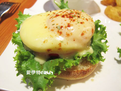 星品咖啡Sparkles Café  & Brunch：『台中東海_星品咖啡SparklesCaféBrunch』迪克蛋液流出來啦！！！雞腿排肉嫩多汁，水果茶酸甜好喝~~