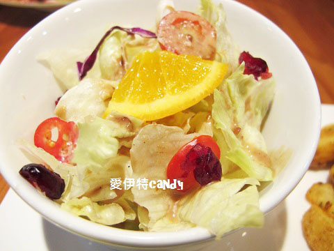 星品咖啡Sparkles Café  & Brunch：『台中東海_星品咖啡SparklesCaféBrunch』迪克蛋液流出來啦！！！雞腿排肉嫩多汁，水果茶酸甜好喝~~