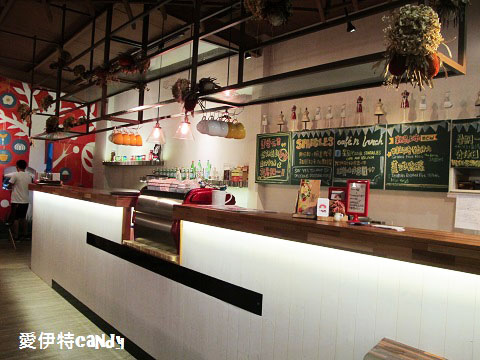 星品咖啡Sparkles Café  & Brunch：『台中東海_星品咖啡SparklesCaféBrunch』迪克蛋液流出來啦！！！雞腿排肉嫩多汁，水果茶酸甜好喝~~