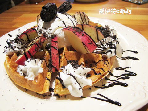 星品咖啡Sparkles Café  & Brunch：『台中東海_星品咖啡SparklesCaféBrunch』迪克蛋液流出來啦！！！雞腿排肉嫩多汁，水果茶酸甜好喝~~