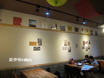 星品咖啡Sparkles Café  & Brunch：『台中東海_星品咖啡SparklesCaféBrunch』迪克蛋液流出來啦！！！雞腿排肉嫩多汁，水果茶酸甜好喝~~