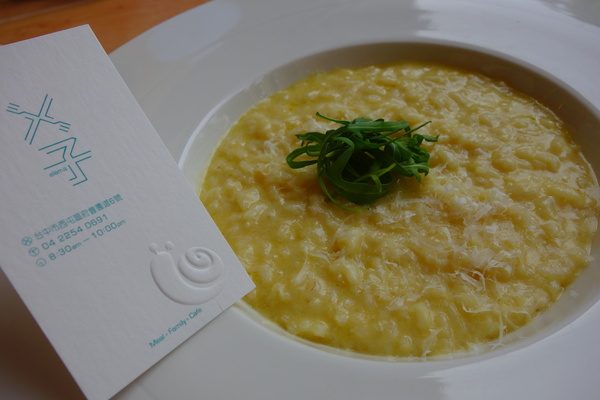 叉子ㄨ子：1031125[官本金文愛台灣]台中市西屯區叉子ㄨ子X子輕井澤新品牌挑高大空間有沙坑可玩耍現做美食拍照的好所在市議會旁