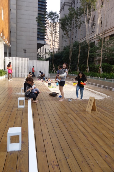 叉子ㄨ子：1031125[官本金文愛台灣]台中市西屯區叉子ㄨ子X子輕井澤新品牌挑高大空間有沙坑可玩耍現做美食拍照的好所在市議會旁