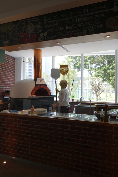 叉子ㄨ子：1031125[官本金文愛台灣]台中市西屯區叉子ㄨ子X子輕井澤新品牌挑高大空間有沙坑可玩耍現做美食拍照的好所在市議會旁