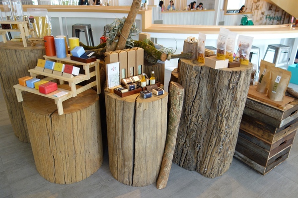 叉子ㄨ子：1031125[官本金文愛台灣]台中市西屯區叉子ㄨ子X子輕井澤新品牌挑高大空間有沙坑可玩耍現做美食拍照的好所在市議會旁