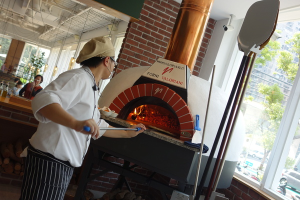 叉子ㄨ子：1031125[官本金文愛台灣]台中市西屯區叉子ㄨ子X子輕井澤新品牌挑高大空間有沙坑可玩耍現做美食拍照的好所在市議會旁