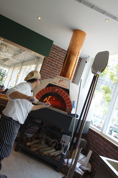 叉子ㄨ子：1031125[官本金文愛台灣]台中市西屯區叉子ㄨ子X子輕井澤新品牌挑高大空間有沙坑可玩耍現做美食拍照的好所在市議會旁