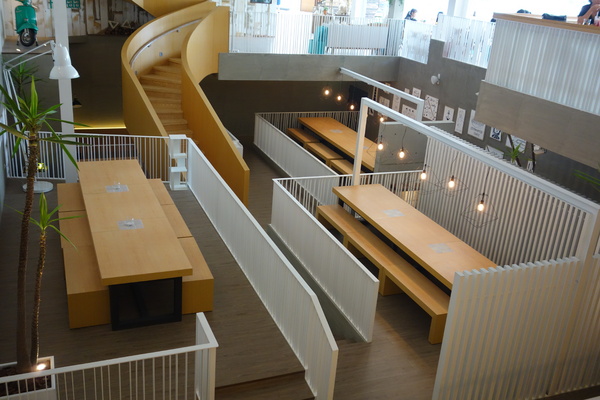 叉子ㄨ子：1031125[官本金文愛台灣]台中市西屯區叉子ㄨ子X子輕井澤新品牌挑高大空間有沙坑可玩耍現做美食拍照的好所在市議會旁