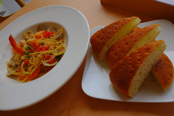 叉子ㄨ子：1031125[官本金文愛台灣]台中市西屯區叉子ㄨ子X子輕井澤新品牌挑高大空間有沙坑可玩耍現做美食拍照的好所在市議會旁