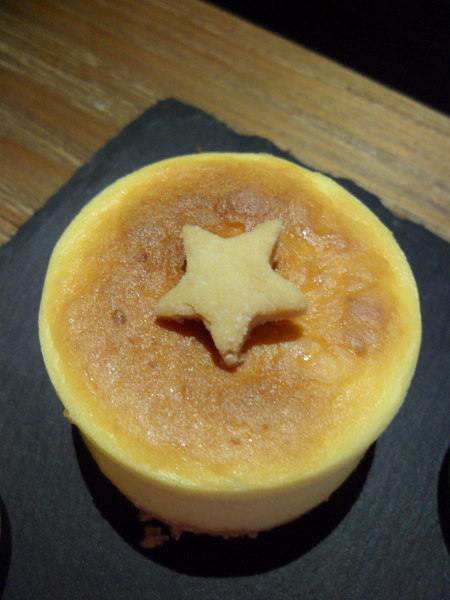 Love Peace Cafe：【台中西屯．下午茶】Love Peace Cafe ☆ 手工造型卡通馬卡龍 ☆ 甜而不膩多種選擇