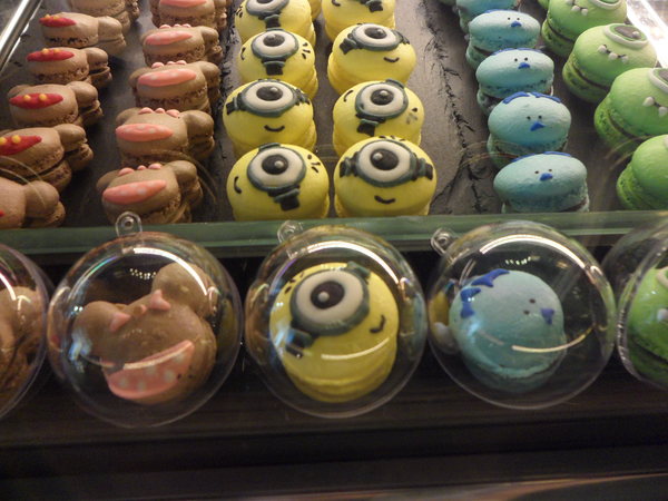 Love Peace Cafe：【台中西屯．下午茶】Love Peace Cafe ☆ 手工造型卡通馬卡龍 ☆ 甜而不膩多種選擇