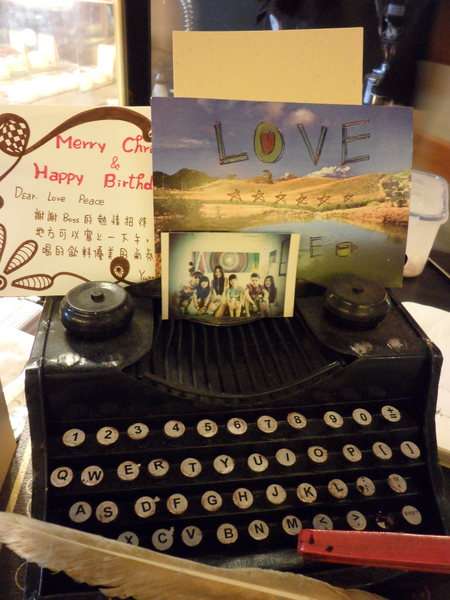 Love Peace Cafe：【台中西屯．下午茶】Love Peace Cafe ☆ 手工造型卡通馬卡龍 ☆ 甜而不膩多種選擇