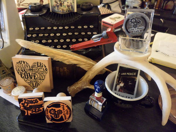 Love Peace Cafe：【台中西屯．下午茶】Love Peace Cafe ☆ 手工造型卡通馬卡龍 ☆ 甜而不膩多種選擇