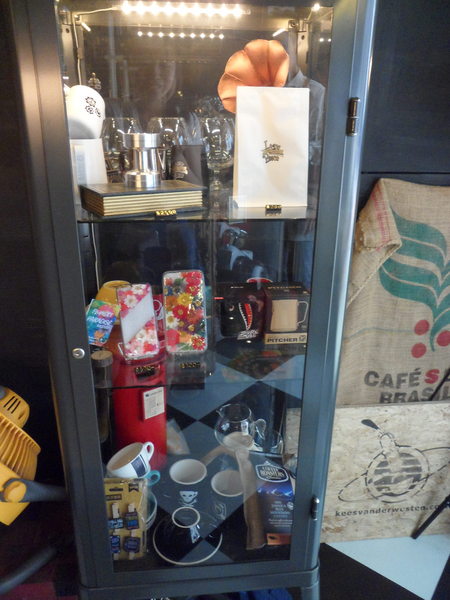 Love Peace Cafe：【台中西屯．下午茶】Love Peace Cafe ☆ 手工造型卡通馬卡龍 ☆ 甜而不膩多種選擇