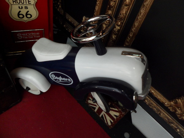 Love Peace Cafe：【台中西屯．下午茶】Love Peace Cafe ☆ 手工造型卡通馬卡龍 ☆ 甜而不膩多種選擇