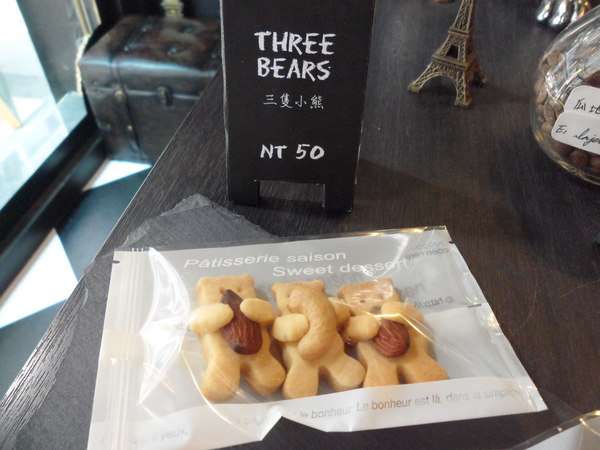 Love Peace Cafe：【台中西屯．下午茶】Love Peace Cafe ☆ 手工造型卡通馬卡龍 ☆ 甜而不膩多種選擇