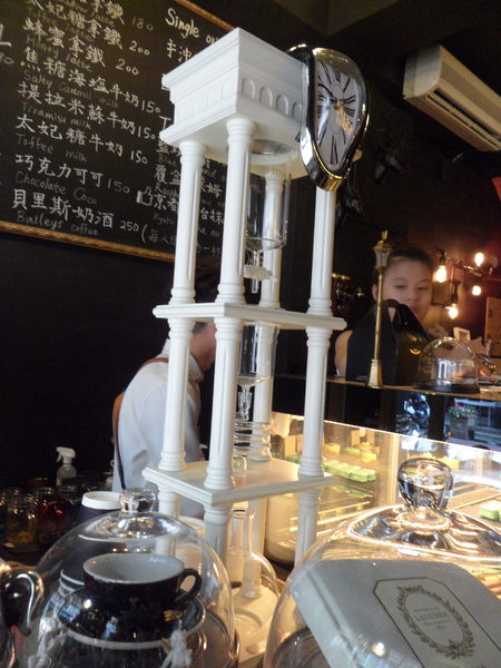 Love Peace Cafe：【台中西屯．下午茶】Love Peace Cafe ☆ 手工造型卡通馬卡龍 ☆ 甜而不膩多種選擇