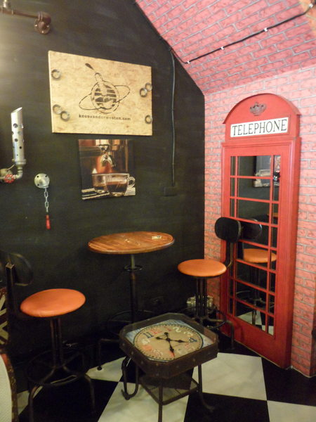 Love Peace Cafe：【台中西屯．下午茶】Love Peace Cafe ☆ 手工造型卡通馬卡龍 ☆ 甜而不膩多種選擇