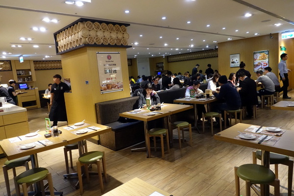 添好運台灣 Timhowan Taiwan(信義店A8 B2):(胖樺食記)平價米其林一星餐廳「添好運台灣 Timhowan Taiwan」。信義新光三越A8館B2/酥皮焗叉燒包/港式飲茶