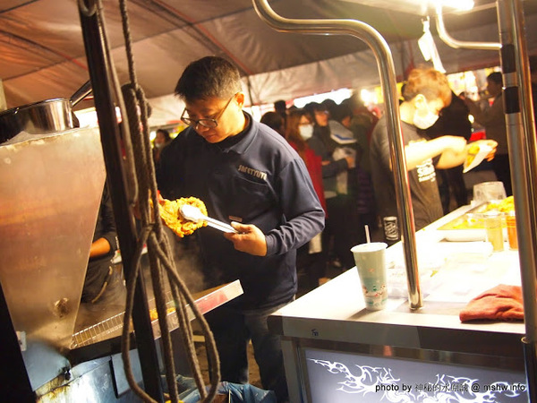 環中觀光夜市:【景點】台中環中觀光夜市@西屯 : 7000坪大容量的新夜市?!停車方便,攤位沒有經貿多,感覺比較接近龍富…