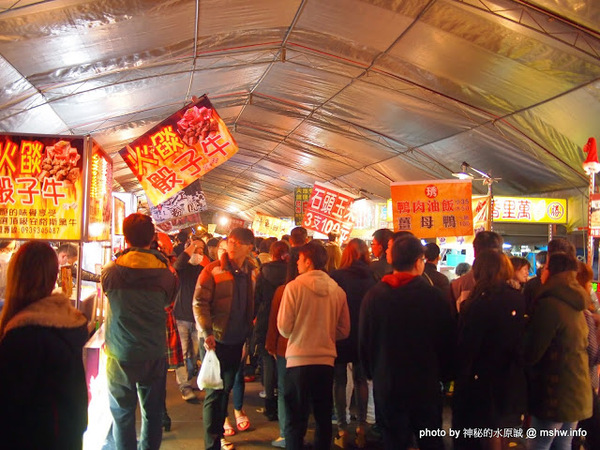 環中觀光夜市:【景點】台中環中觀光夜市@西屯 : 7000坪大容量的新夜市?!停車方便,攤位沒有經貿多,感覺比較接近龍富…