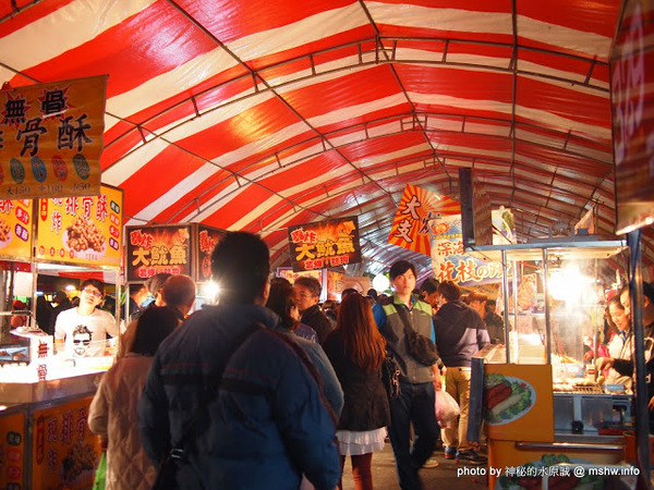 環中觀光夜市:【景點】台中環中觀光夜市@西屯 : 7000坪大容量的新夜市?!停車方便,攤位沒有經貿多,感覺比較接近龍富…