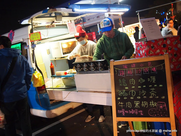 環中觀光夜市:【景點】台中環中觀光夜市@西屯 : 7000坪大容量的新夜市?!停車方便,攤位沒有經貿多,感覺比較接近龍富…