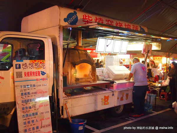 環中觀光夜市:【景點】台中環中觀光夜市@西屯 : 7000坪大容量的新夜市?!停車方便,攤位沒有經貿多,感覺比較接近龍富…