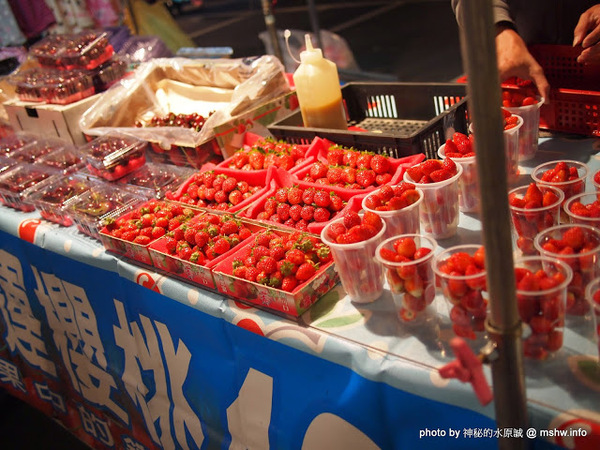 環中觀光夜市:【景點】台中環中觀光夜市@西屯 : 7000坪大容量的新夜市?!停車方便,攤位沒有經貿多,感覺比較接近龍富…