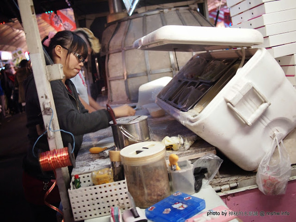 環中觀光夜市:【景點】台中環中觀光夜市@西屯 : 7000坪大容量的新夜市?!停車方便,攤位沒有經貿多,感覺比較接近龍富…