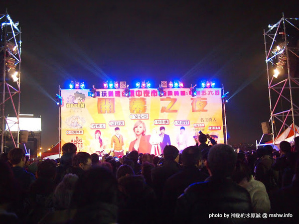 環中觀光夜市:【景點】台中環中觀光夜市@西屯 : 7000坪大容量的新夜市?!停車方便,攤位沒有經貿多,感覺比較接近龍富…