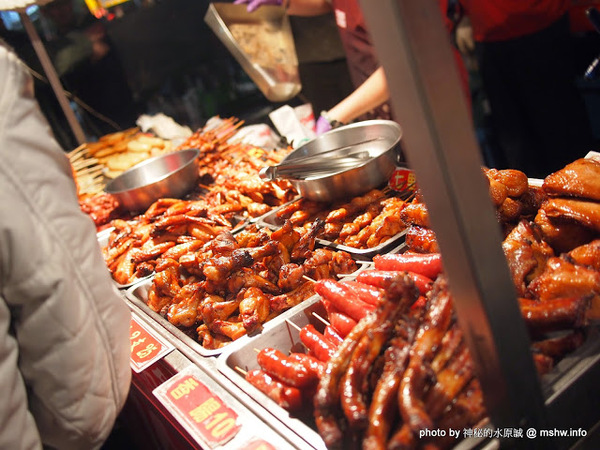 環中觀光夜市:【景點】台中環中觀光夜市@西屯 : 7000坪大容量的新夜市?!停車方便,攤位沒有經貿多,感覺比較接近龍富…