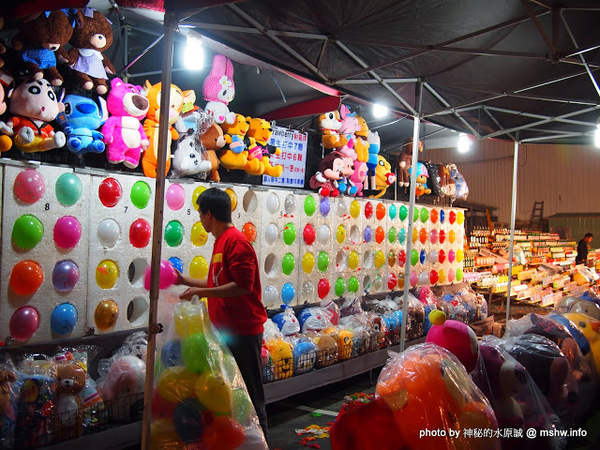 環中觀光夜市:【景點】台中環中觀光夜市@西屯 : 7000坪大容量的新夜市?!停車方便,攤位沒有經貿多,感覺比較接近龍富…