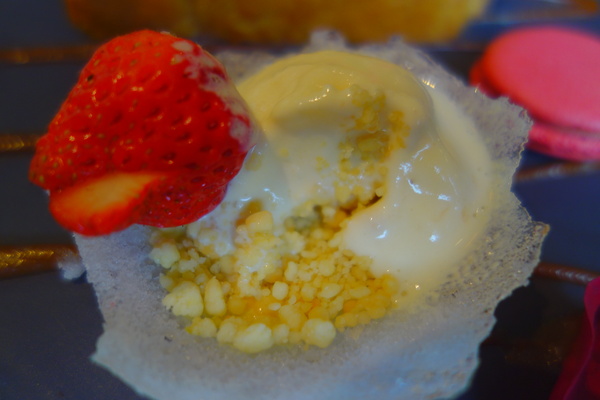 咖啡瑪榭Cafe Marche(台中店)：1040305[官本金文愛台灣]台中市西區從台北紅到台中的甜點之王Café Marché咖啡瑪榭獨棟歐式庭園風美味氣氛棒