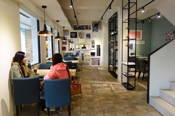 咖啡瑪榭Cafe Marche(台中店)：1040305[官本金文愛台灣]台中市西區從台北紅到台中的甜點之王Café Marché咖啡瑪榭獨棟歐式庭園風美味氣氛棒