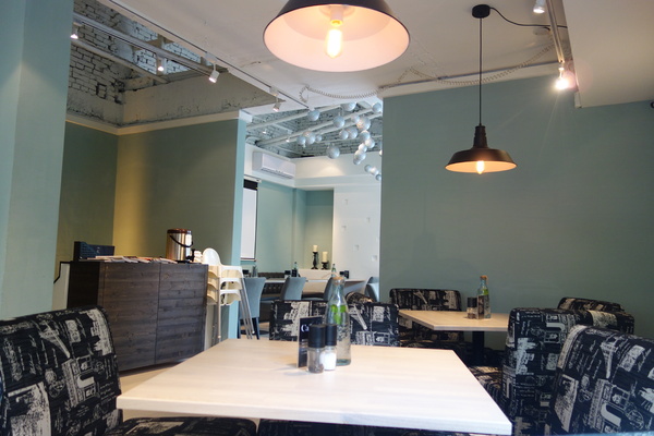 咖啡瑪榭Cafe Marche(台中店)：1040305[官本金文愛台灣]台中市西區從台北紅到台中的甜點之王Café Marché咖啡瑪榭獨棟歐式庭園風美味氣氛棒