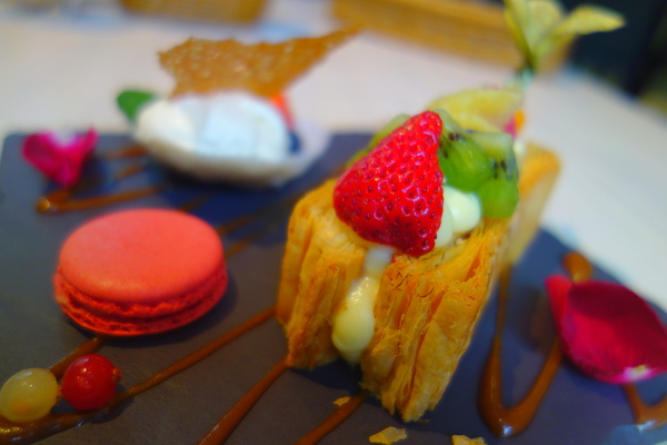 咖啡瑪榭Cafe Marche(台中店)：1040305[官本金文愛台灣]台中市西區從台北紅到台中的甜點之王Café Marché咖啡瑪榭獨棟歐式庭園風美味氣氛棒