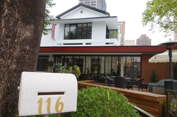 咖啡瑪榭Cafe Marche(台中店)：1040305[官本金文愛台灣]台中市西區從台北紅到台中的甜點之王Café Marché咖啡瑪榭獨棟歐式庭園風美味氣氛棒