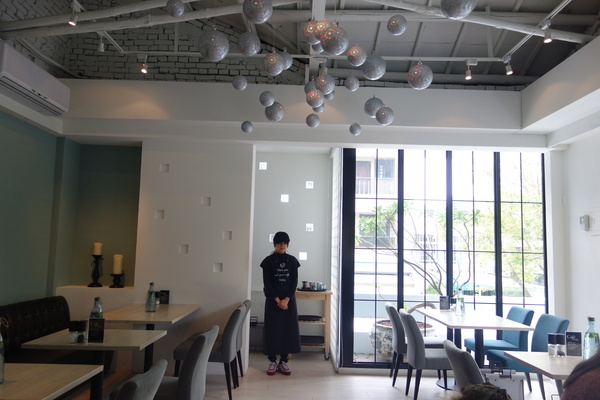 咖啡瑪榭Cafe Marche(台中店)：1040305[官本金文愛台灣]台中市西區從台北紅到台中的甜點之王Café Marché咖啡瑪榭獨棟歐式庭園風美味氣氛棒