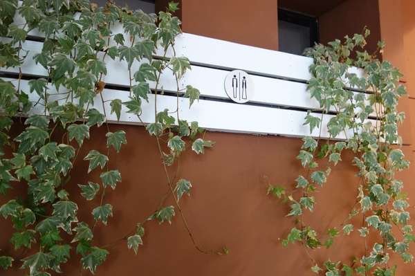 咖啡瑪榭Cafe Marche(台中店)：1040305[官本金文愛台灣]台中市西區從台北紅到台中的甜點之王Café Marché咖啡瑪榭獨棟歐式庭園風美味氣氛棒