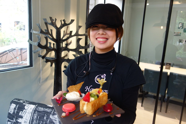 咖啡瑪榭Cafe Marche(台中店)：1040305[官本金文愛台灣]台中市西區從台北紅到台中的甜點之王Café Marché咖啡瑪榭獨棟歐式庭園風美味氣氛棒